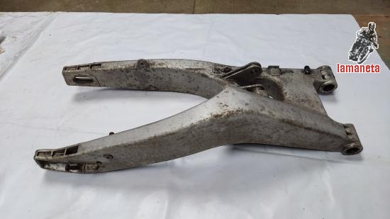 Basculante aluminio usado Cagiva Mito 125. Óxidos superfici