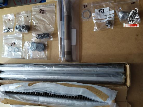 Lote de repuestos nuevos y usados. El lote Llanta delantera 