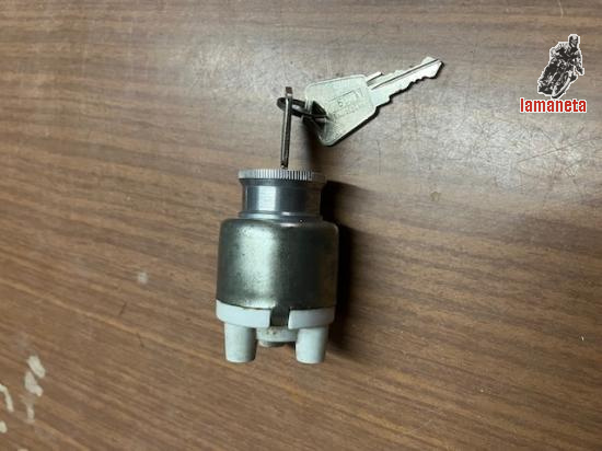 Vendo este interruptor de no se que moto , aunque creo que e