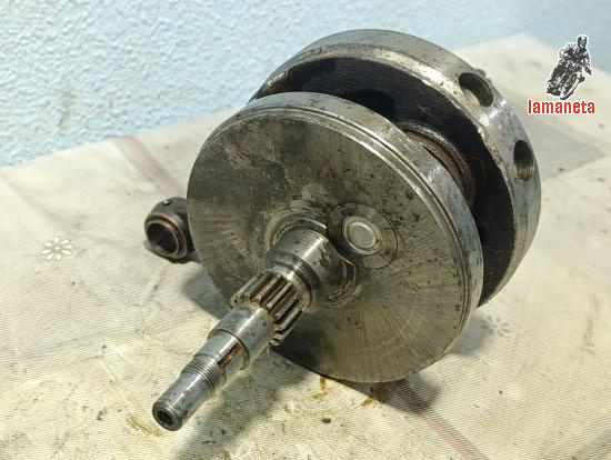 Ciguenal usado Ducati 250 Carter ancho, roscas y ejes en bue
