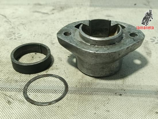 Base eje distribucion Ducati 350 450, es mas alto que el res