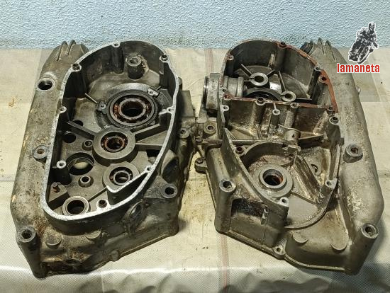 Pareja Carter ancho Ducati DM250 404120. Buen estado, no se