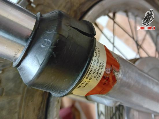 Vendo horquilla completa y tija todo en perfecto estado. ad