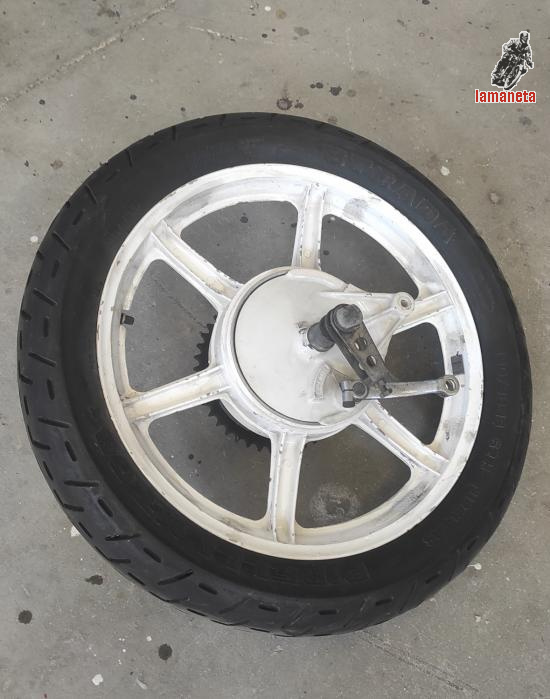 Llanta trasera Kawasaki Kz650, Z650. Tambor, corona y neumat