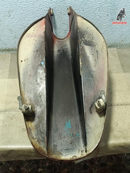Deposito de Ducati Scrambler 250, 350 y 450. En buen estado,