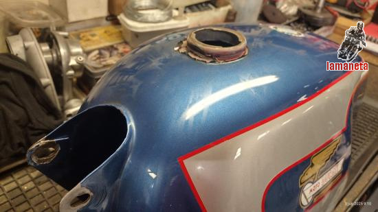 Deposito Ducati 250 DeLuxe. Buen estado. Buena pintura. Pela