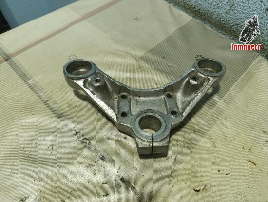 Tija superior para Ducati turismo, en buen estado, falta pul