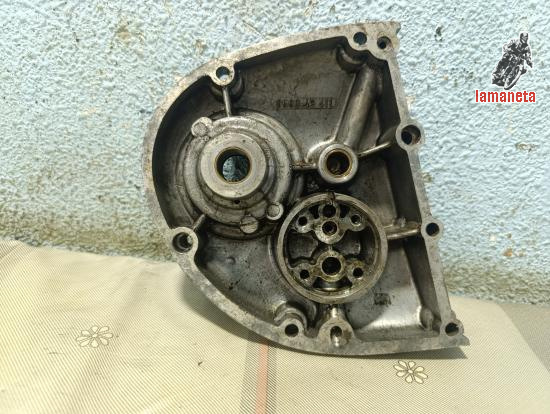 Tapa motor lateral derecho, vacia, en buen estado, no se apr