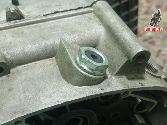 Pasacables alternador Ducati 250 350 Carter ancho. USADO. Ro