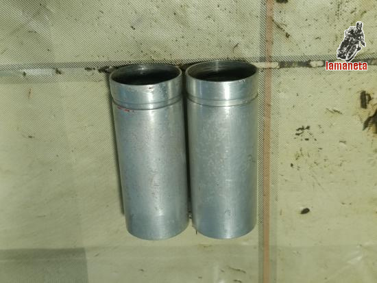 Pareja de guardapolvos de aluminio, roscas en buen estado, f