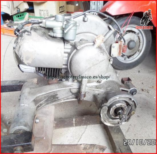 Motor de la Vespa 125 L de principios de los 60, con el pref