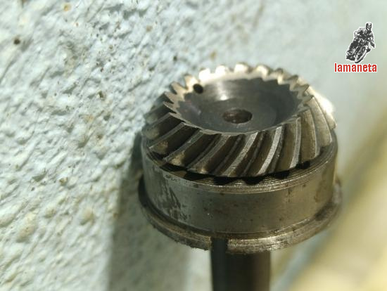 Engranaje conico superior Ducati 250 Carter ancho. Buen esta