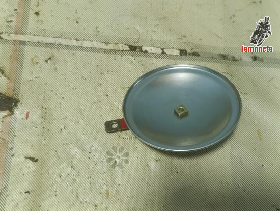 Tapa de platinos. Buen estado. La pestana esta sujeta con un