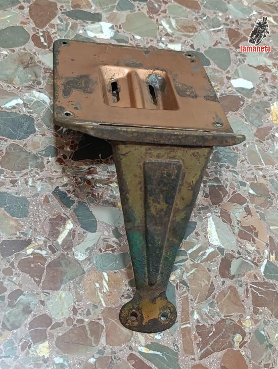 Soporte de matricula Ducati. Original, no refabricado. Hay u