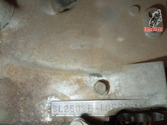Motor de motocicleta Honda SL250. Se repaso hace muchos anos