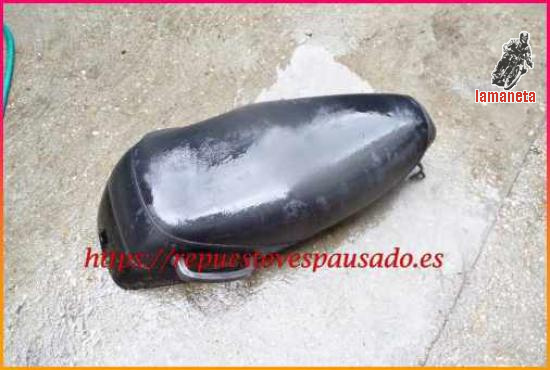 Asiento original usado para Vespa Cosa II, en estado de segu