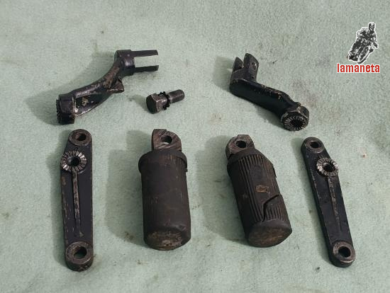 Conjunto de estriberas delanteras o reposapies, buen estado,